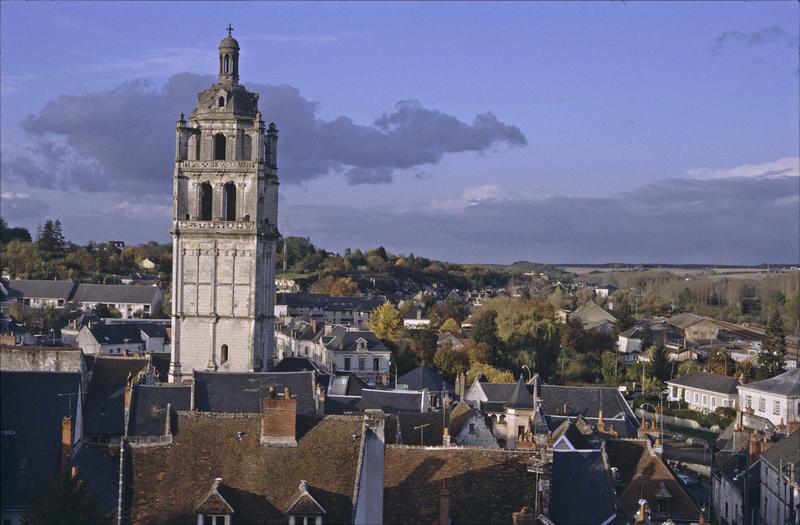 Tour Saint-Antoine et maisons environnantes