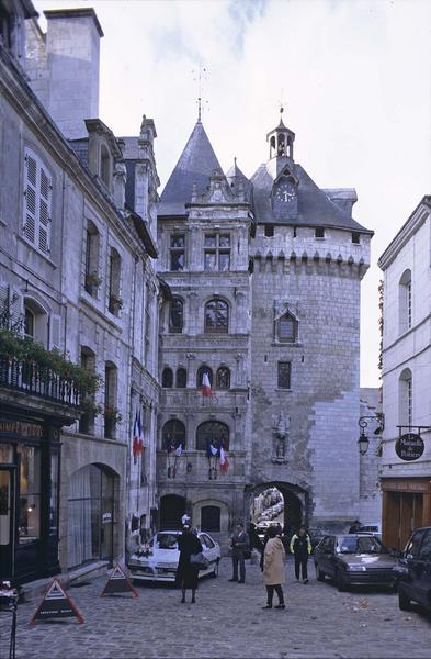 Façades est sur une rue animée