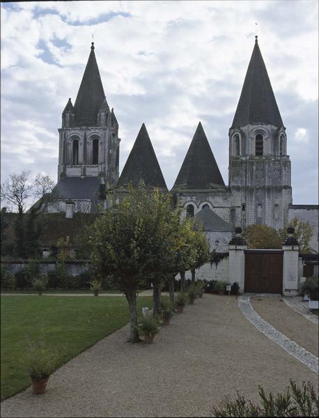 Ensemble nord sur les jardins du château