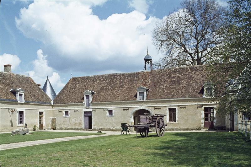 Les communs sur une cour intérieure