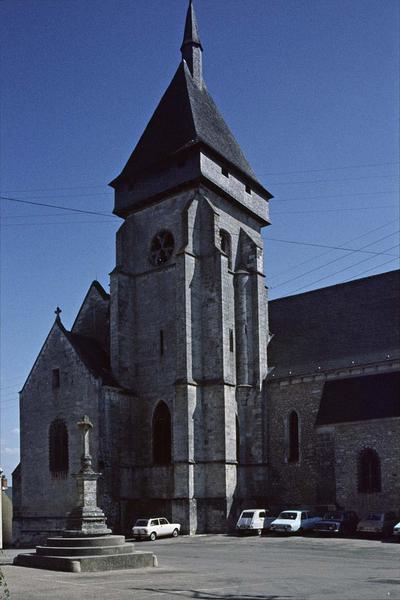 Ensemble nord, croix sur la place