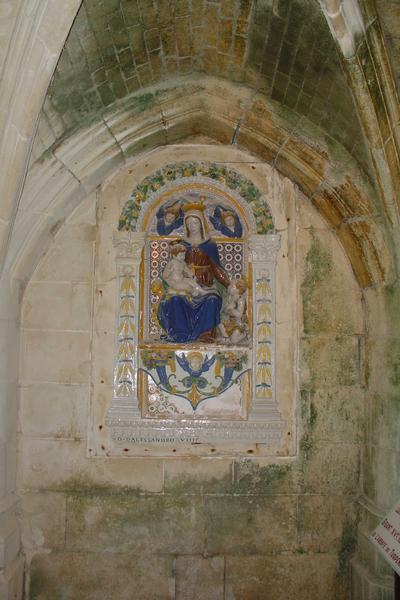 bas-relief émaillé polychrome : Vierge à l'enfant avec saint Jean-Baptiste, vue générale