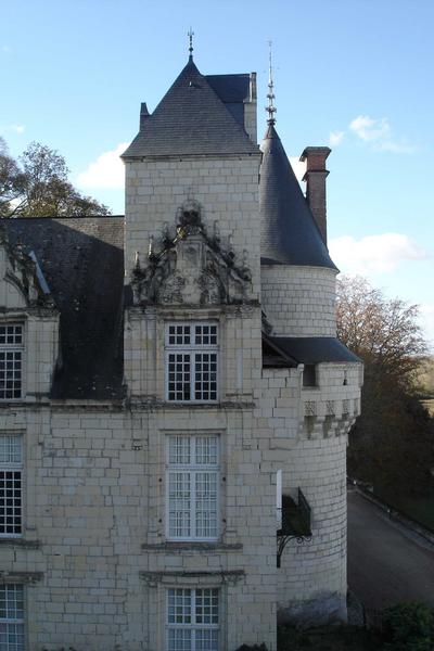 vue partielle de la façade est de la cour d'honneur