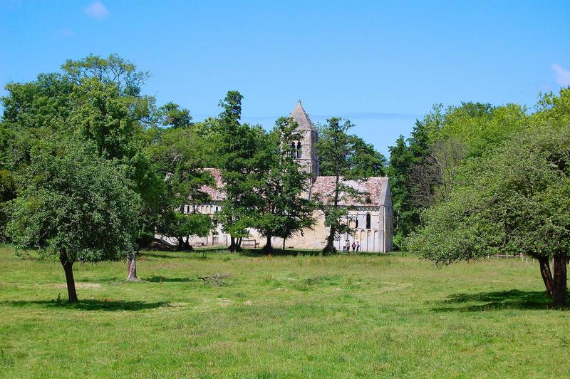 vue générale de l'église dans son environnement