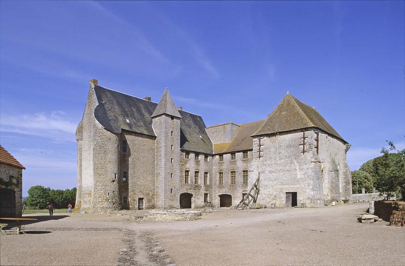 Ensemble sur cour intérieure