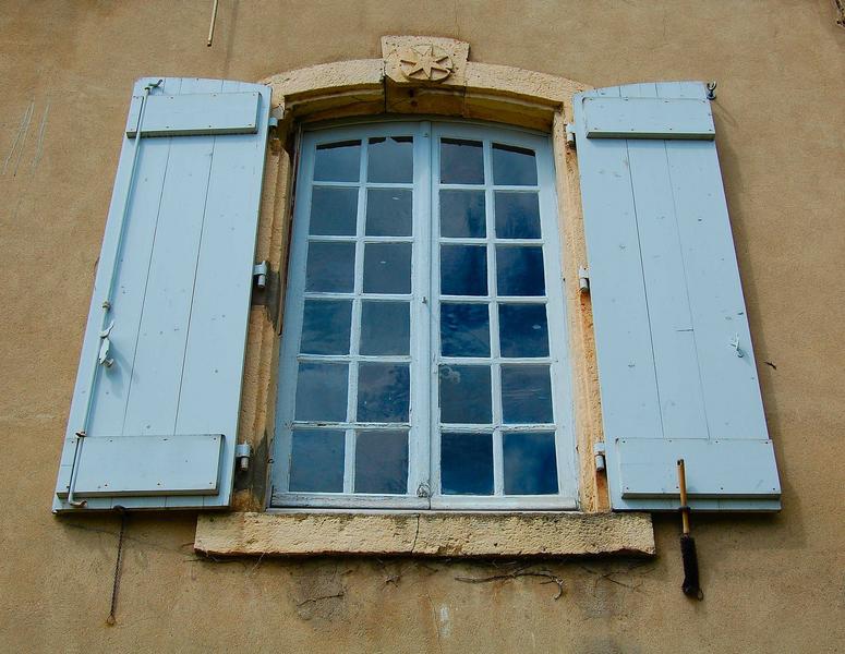 détail d'une fenêtre de la façade sud