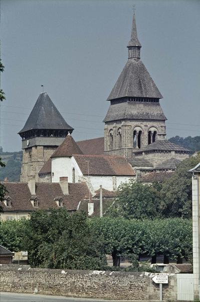 Clochers, maisons environnantes