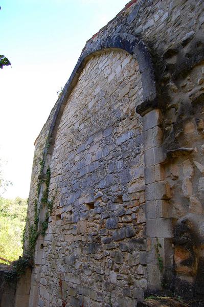 vue partielle de la nef ruinée