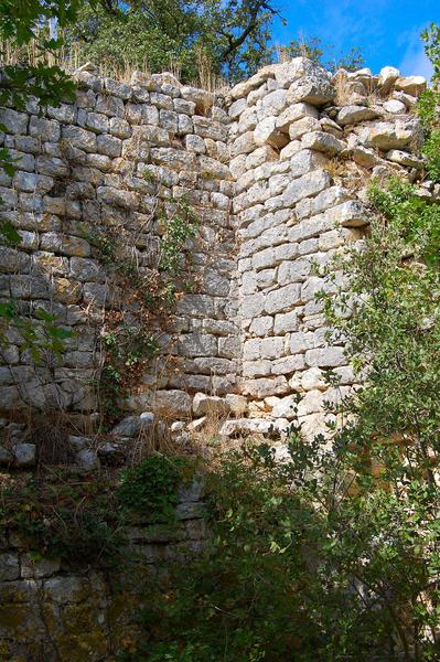 vue partielle du mur du prieuré