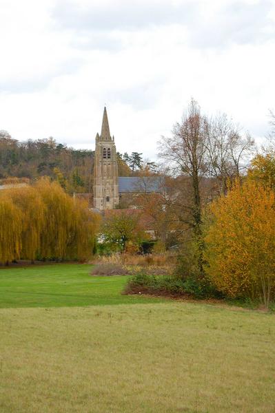 vue générale de l'église dans son environnement