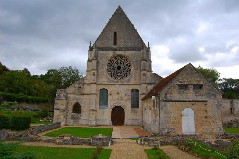 vue générale de la façade occidentale de l'église abbatiale