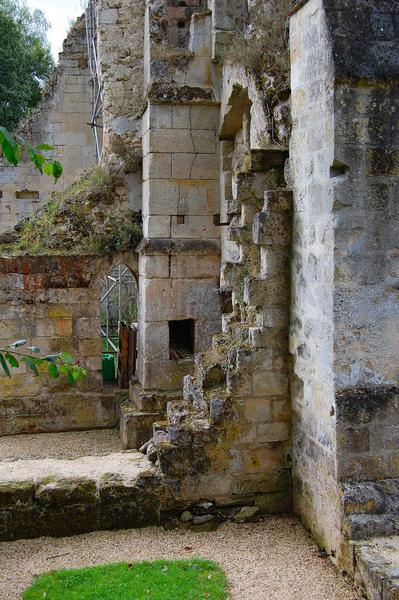 vue partielle des ruines de l'église abbatiale