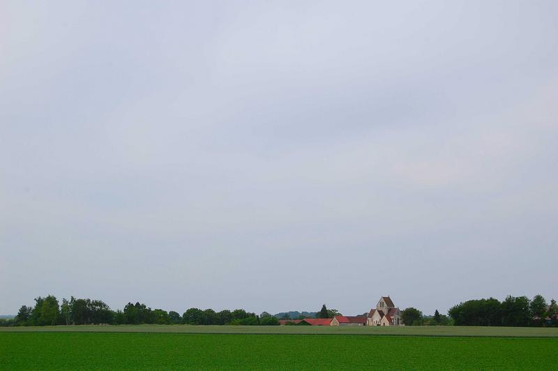 vue générale de l'église dans son environnement