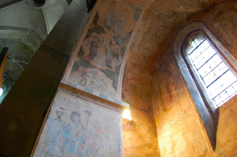 vue partielle des décors peints de la chapelle de la mise au tombeau