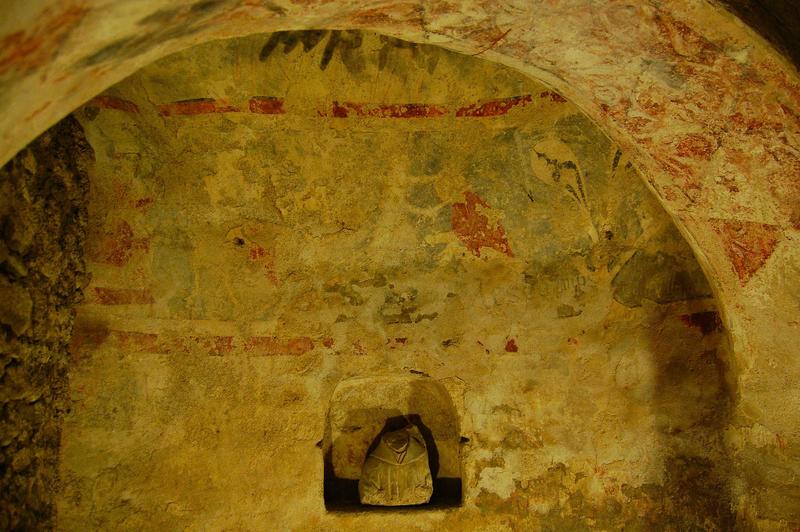 peintures monumentales de la crypte : scène de martyre, vue partielle