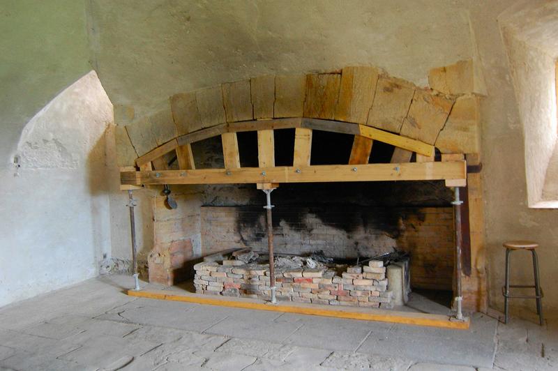 ancienne cuisine, vue générale de la cheminée, pièce située au sud-est