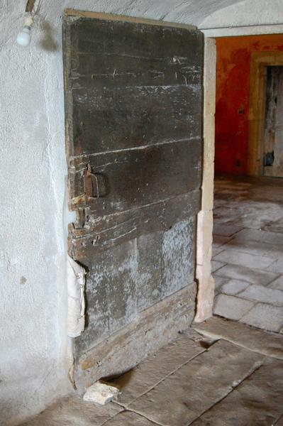 porte du rez-de-chaussée menant à l'ancienne cuisine, pièce sud-est, vue générale