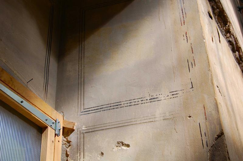 traces des décors muraux conservés, 1er étage, côté sud
