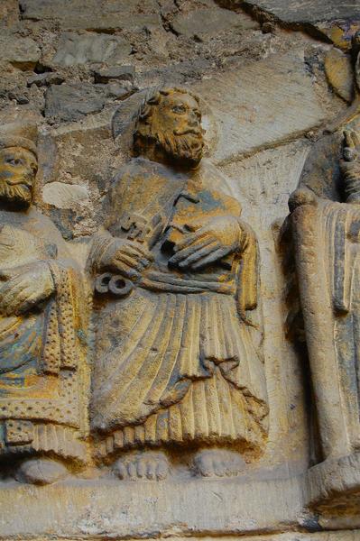 bas-relief : Vierge en majesté entre saint Pierre saint Jean saint Austremoine et des ecclésiastiques (la), détail de la partie de gauche