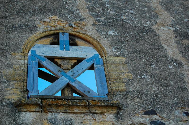 détail d'une fenêtre romane, façade nord