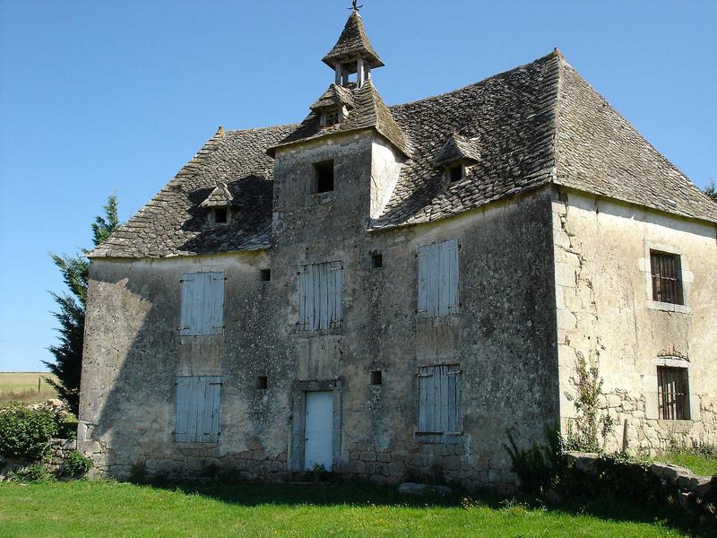 vue générale des façades sud et ouest du grenier à céréales