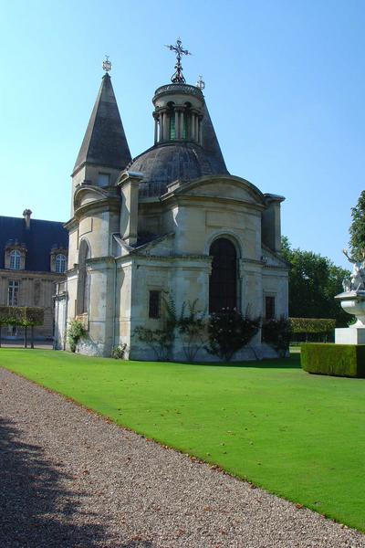 vue générale des façades sud et est de la chapelle