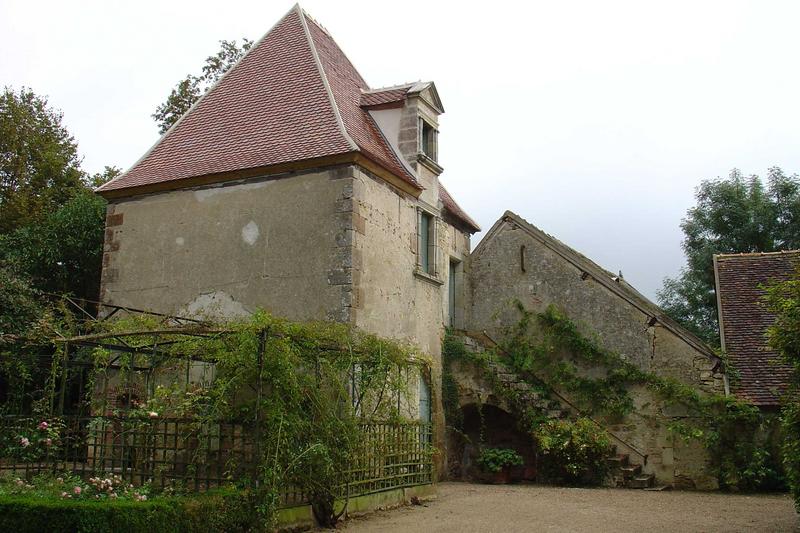 Vue générale des façades sud et ouest du pavillon est