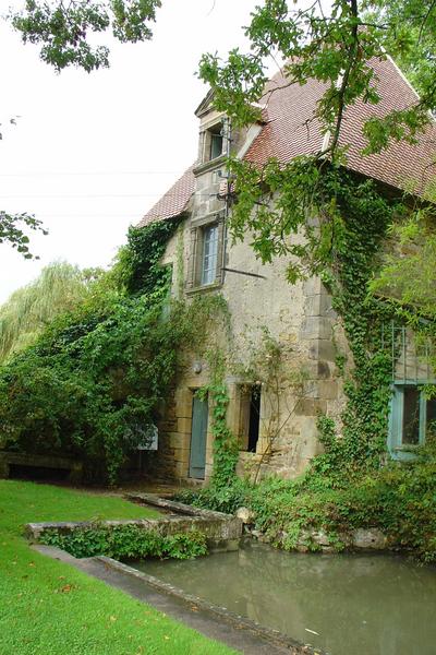 Vue générale de la façade sud du pavillon ouest