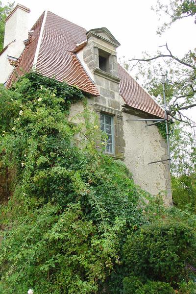 vue partielle de la façade sud du pavillon ouest