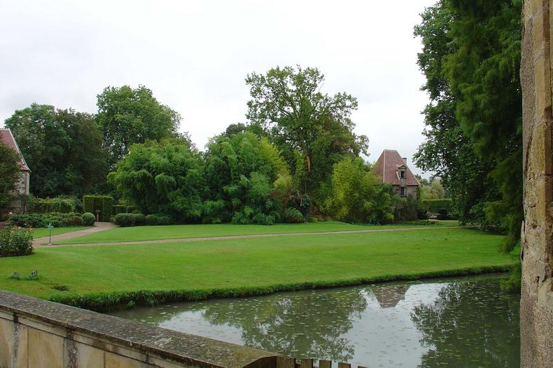 vue partielle des jardins depuis la poterne