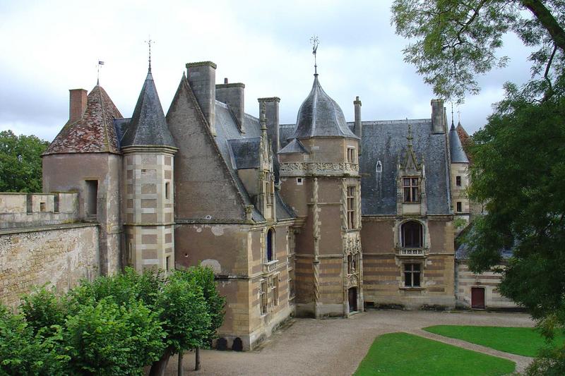 vue générale des façades sud et ouest du château