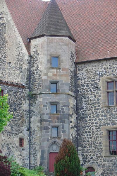 vue générale de la tourelle d'escalier située à l'angle des façades nord et est