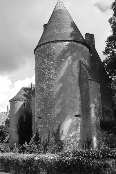 vue générale de la tour sud-ouest de la façade ouest