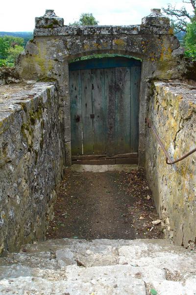 vue générale de la porte d'accès aux jardins