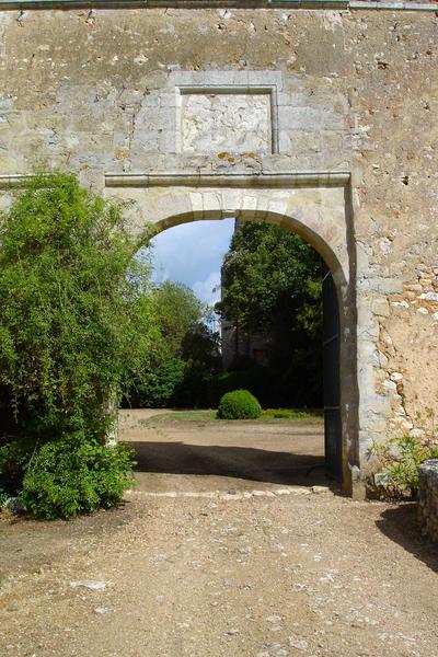 vue générale du porche d'accès à la cour