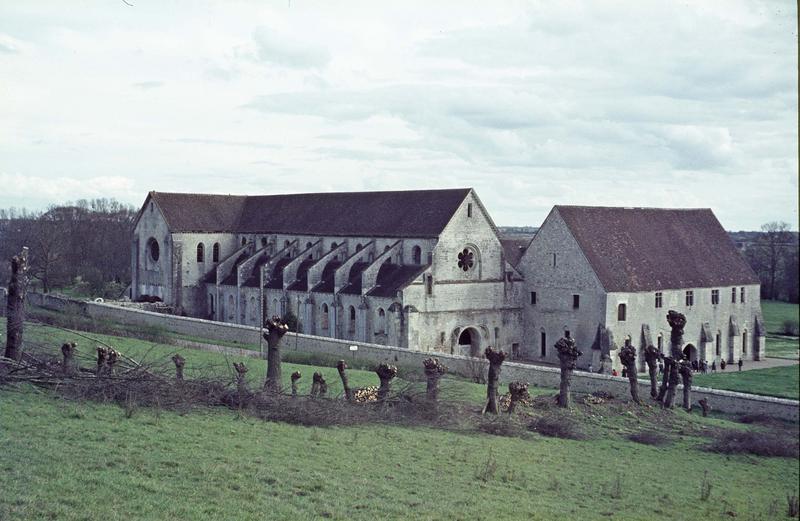 Eglise et bâtiments conventuels, campagne environnante