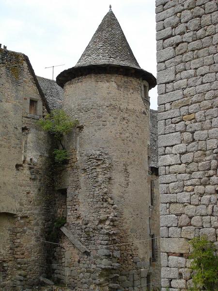 vue partielle de la tour de la façade est