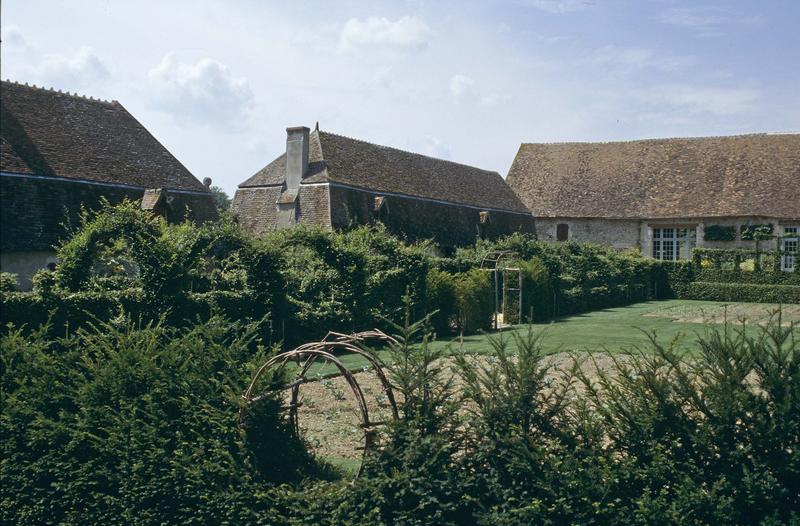 Ensemble des bâtiments sur jardin