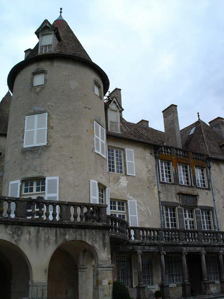 vue partielle de la façade ouest et de la tour nord-ouest