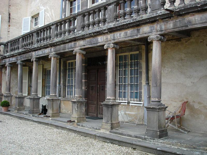 vue générale de la colonnade de la façade ouest