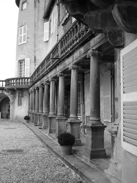 vue partielle de la colonnade de la façade ouest