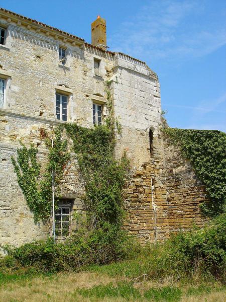 vue partielle de la façade est