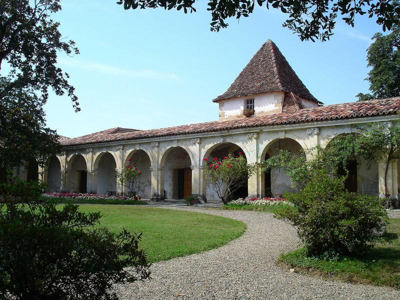 vue générale de la façade sud sur cour