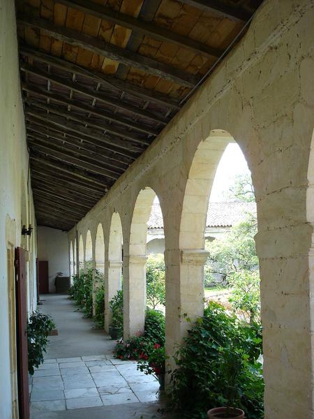 vue partielle de la galerie sur cour