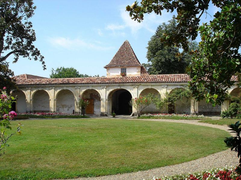 vue générale de la façade est sur cour