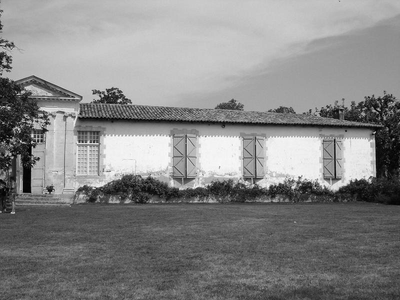 vue partielle de la façade sud sur jardin