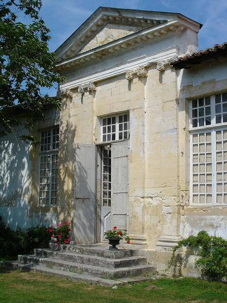 vue partielle de la façade sud sur jardin