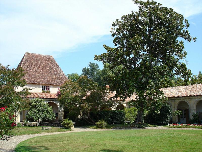 vue partielle de la cour intérieure