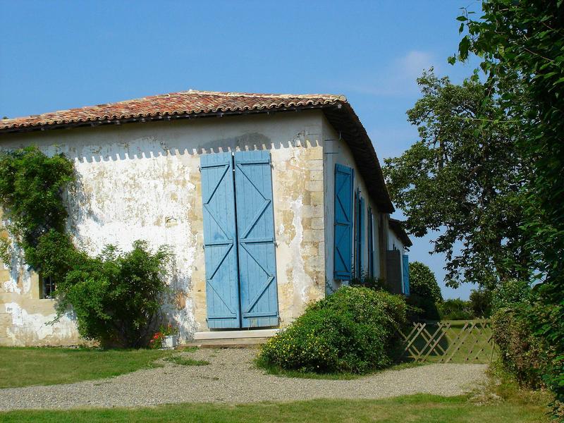 vue partielle de la façade ouest sur jardin