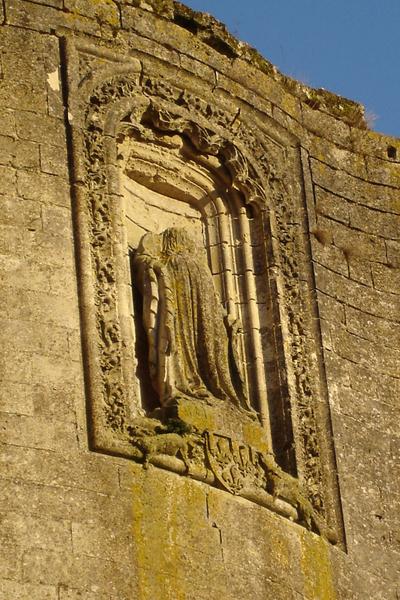 détail d'une statue située dans la façade ouest